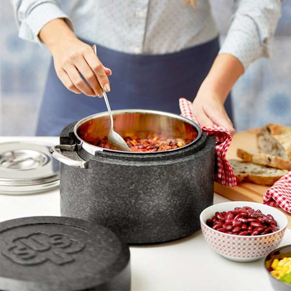 Mit Thermobox/Kochkiste: Energie sparen beim Kochen