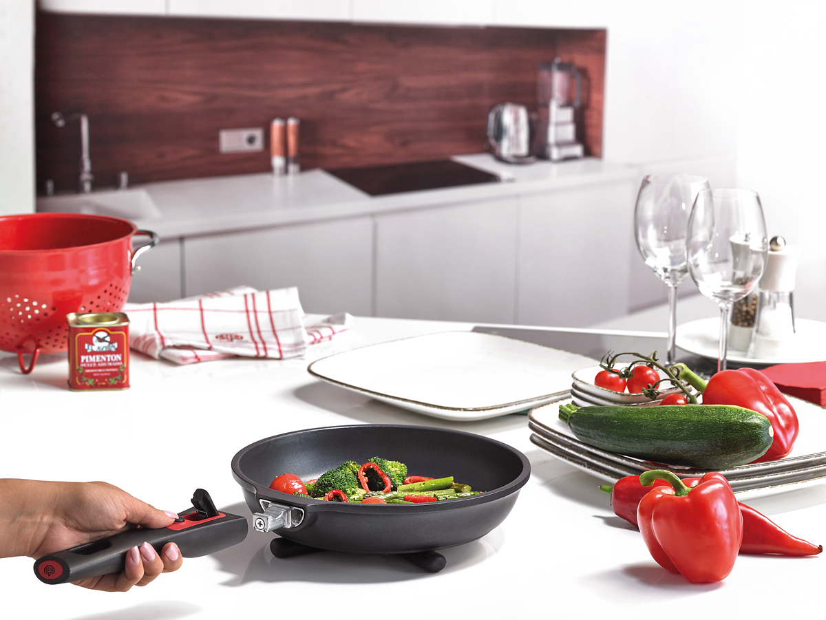 Switch_Bratpfanne_Spargel_abnehmbarer_Griff